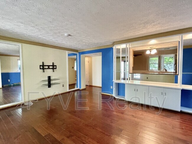 Building Photo - 255 Red Jade Dr