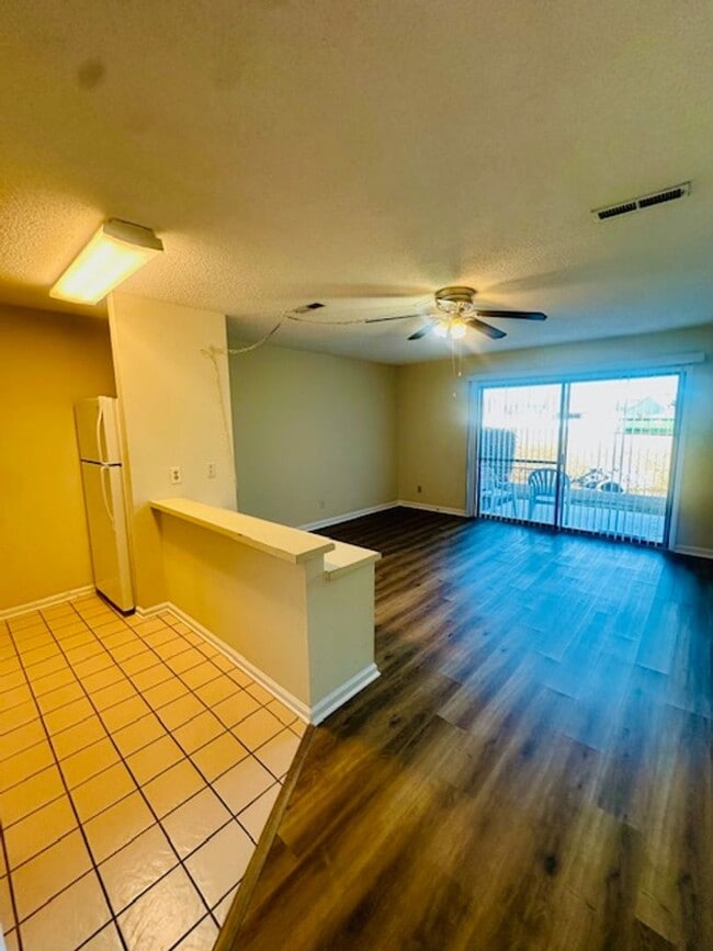 Building Photo - Long Term Rental-Ground floor 2 bedroom 1 bath condo