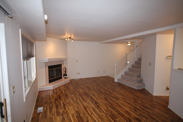 Building Photo - Large 3 Bedroom Updated Townhouse w/ Fence...