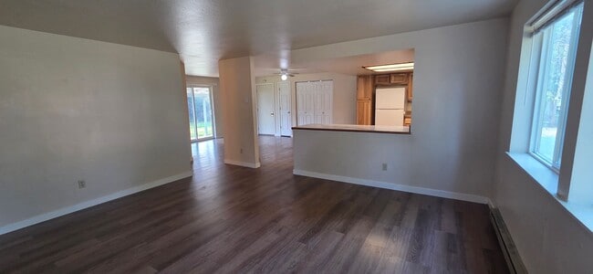 Building Photo - 9656 N Hillview Dr