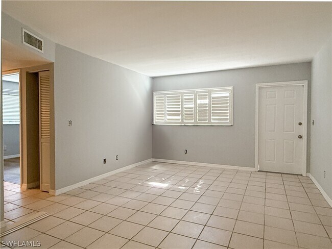 Foto del edificio - 10101 Sandy Hollow Ln
