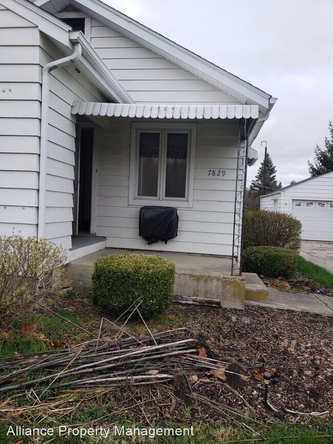 Building Photo - 3 br, 1 bath House - 7829 North River Rd