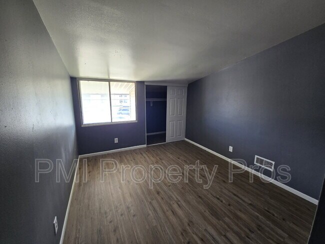 Foto del edificio - 8842j N 95th St