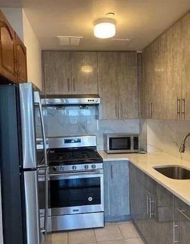 Foto principal - 10214 Lewis Ave