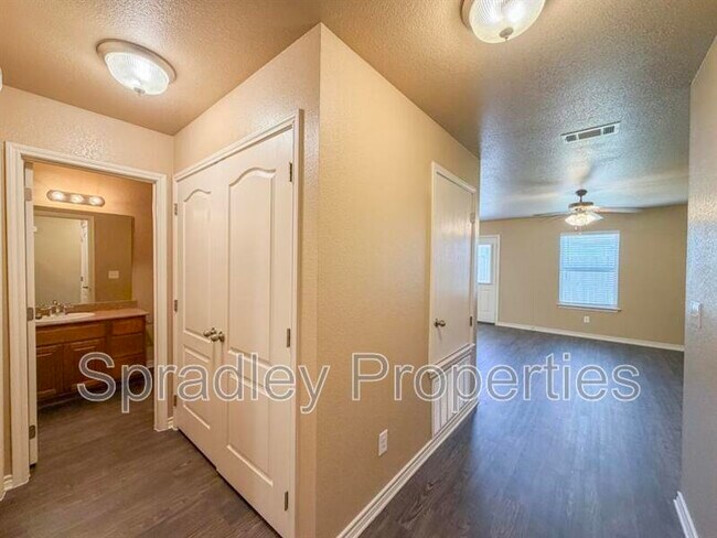 Foto del edificio - 4810B Deep Drive