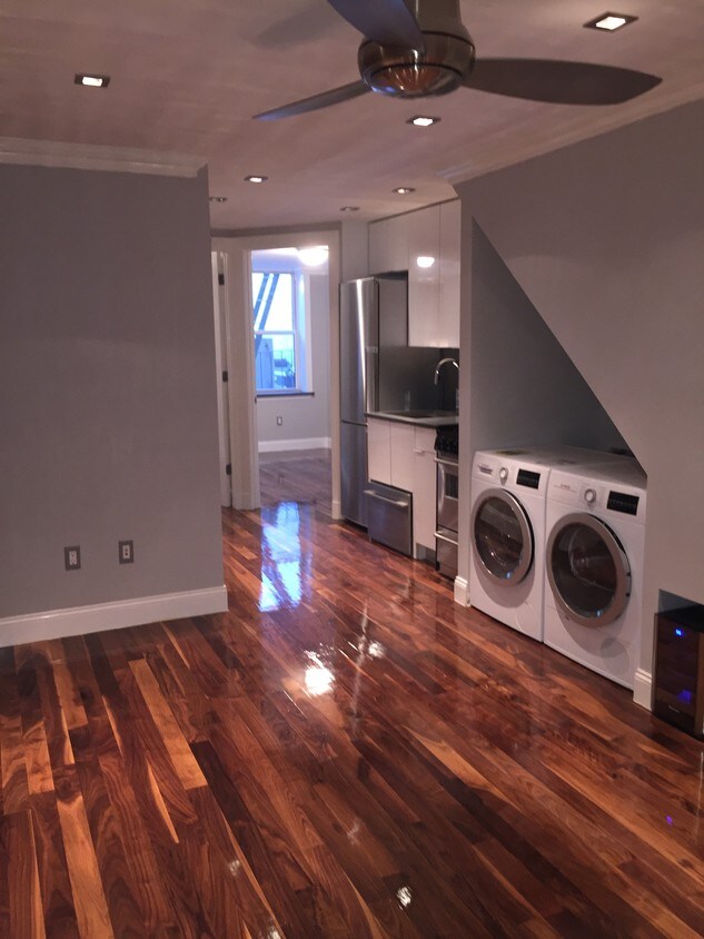 Primary Photo - 122 Mulberry St