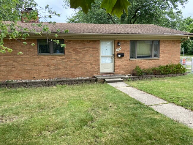 FRONT - 1643 Fairview Ave