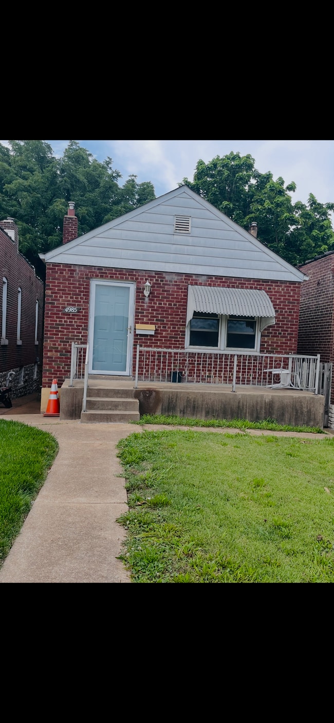 Building Photo - 4985 Arsenal St