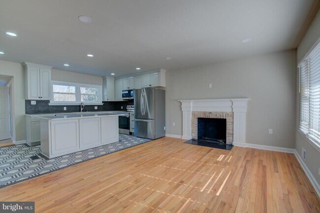 Building Photo - 106 North St NE