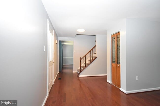 Building Photo - 8673 Cooperhawk Ct