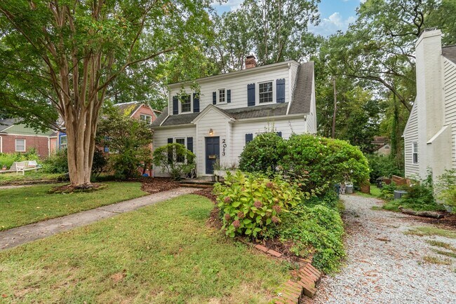 Building Photo - Walking distance to Duke East- 3 Bd/2Ba Ho...