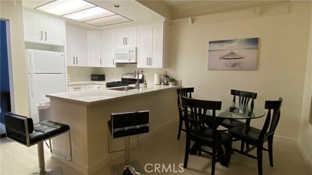 Building Photo - 76 Greenmoor