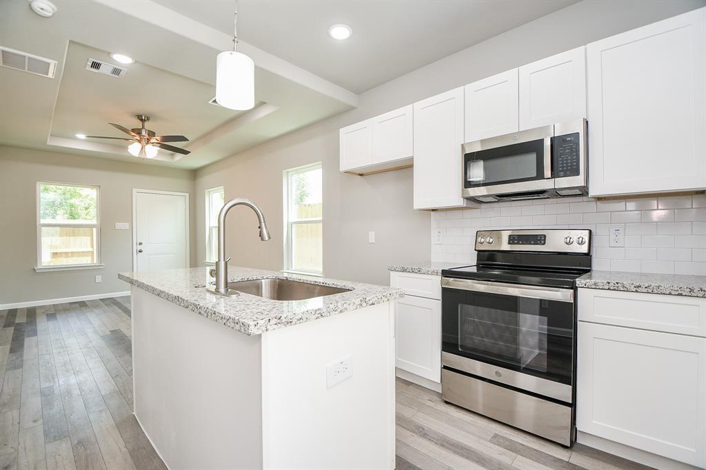 Foto principal - 8167 Tate St