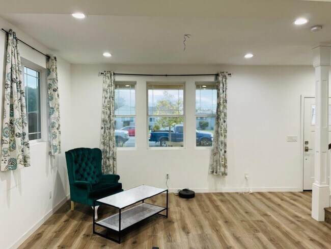 Foto del edificio - Spectacular 3-Bedroom Home in Prime Locati...