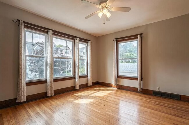 Foto del edificio - 318 Whittier Ave