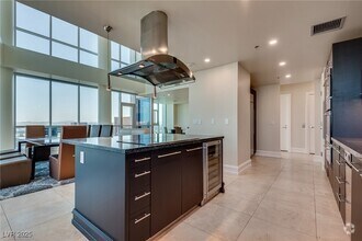 Building Photo - 2700 S Las Vegas Blvd