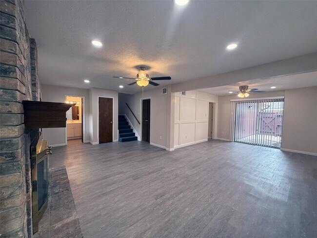Building Photo - 4107 Vista Rd