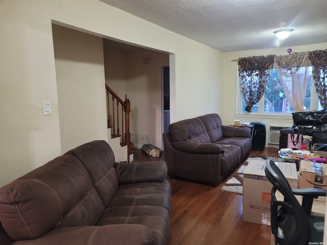 Primary Photo - 2723 Colden Ave
