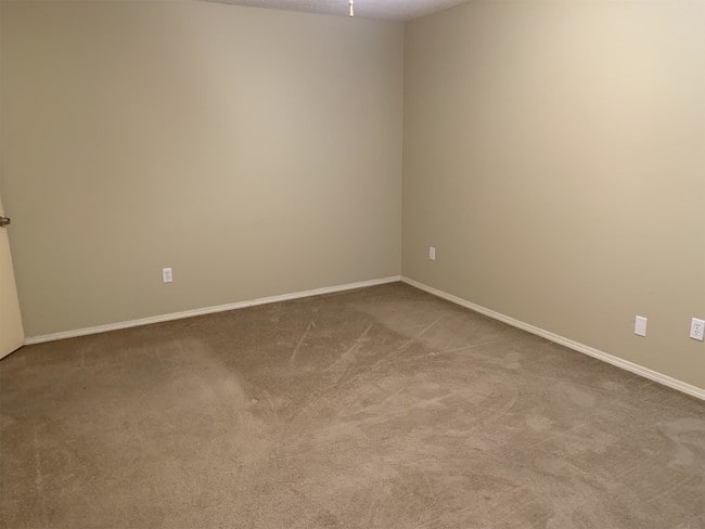 Building Photo - 6552 N Meridian Ave