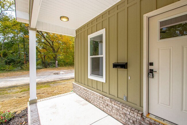 Building Photo - Move-In Ready New Construction Near Downtown & Hospitals!