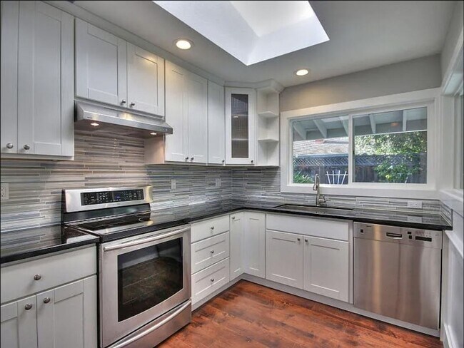 Foto del edificio - Highly Desirable 4BD/2BA Home in San Jose's Rancho Santa Teresa neighborhood!
