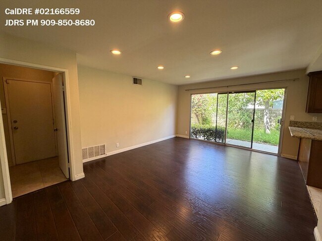 Foto del edificio - Diamond Bar 3 Bedroom Home With Pool