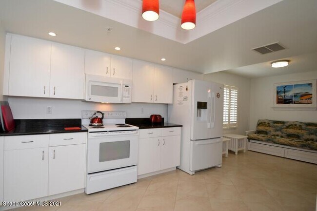 Building Photo - 8700 Ridgewood Ave
