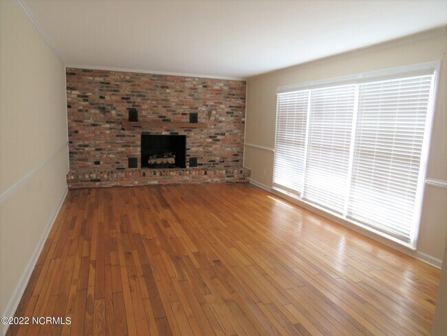 Building Photo - 107 Gemini Dr