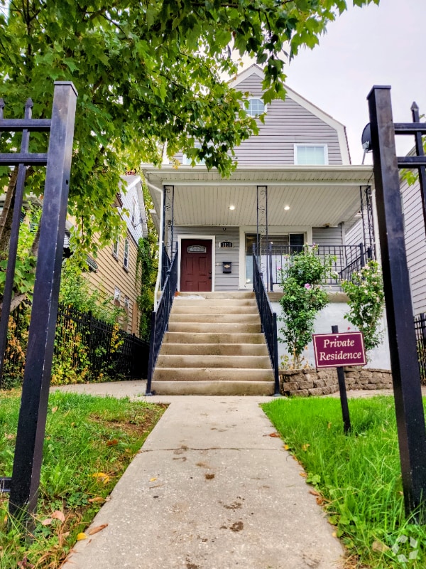 Arlington Apartments for Rent with Hardwood Floors Baltimore, MD 1