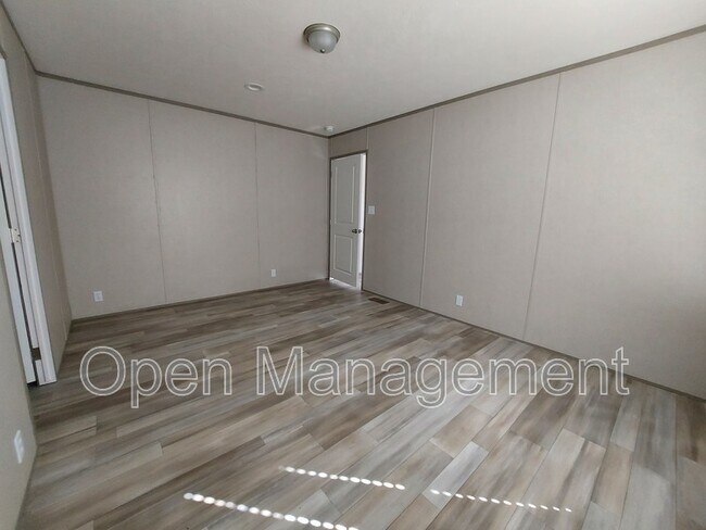 Foto del edificio - 7534 US-60