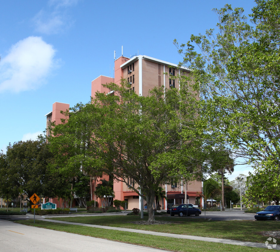Building Photo - Bonair Towers