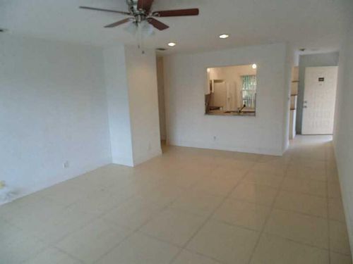 Foto del edificio - 9182 NW 40th St