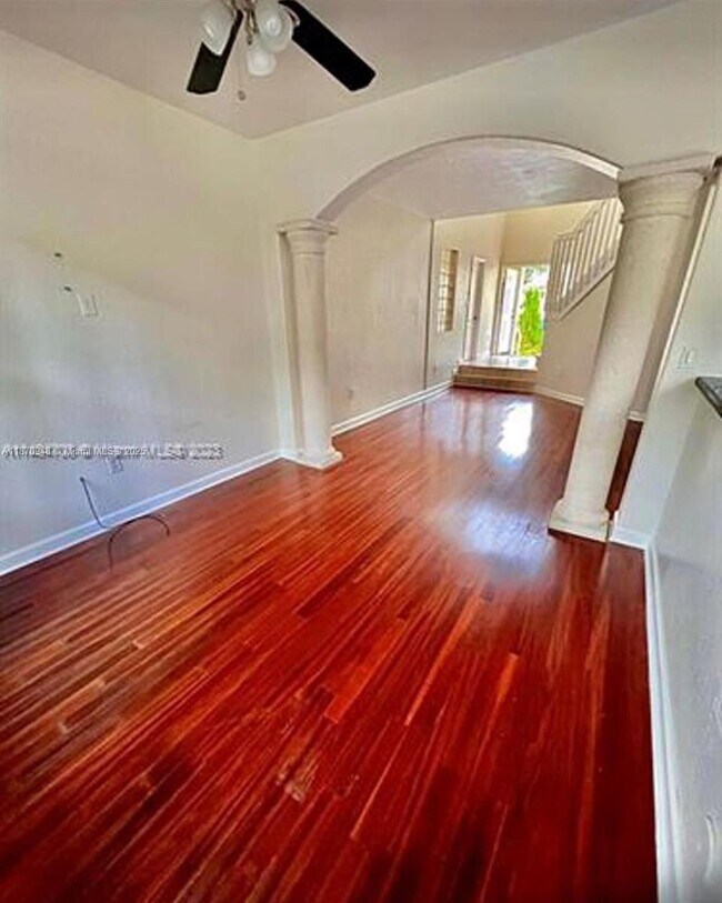 Building Photo - 16972 SW 33rd Ct