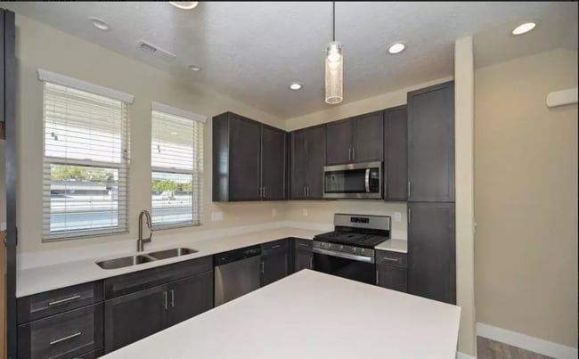 Kitchen - 3345 S 1100 E