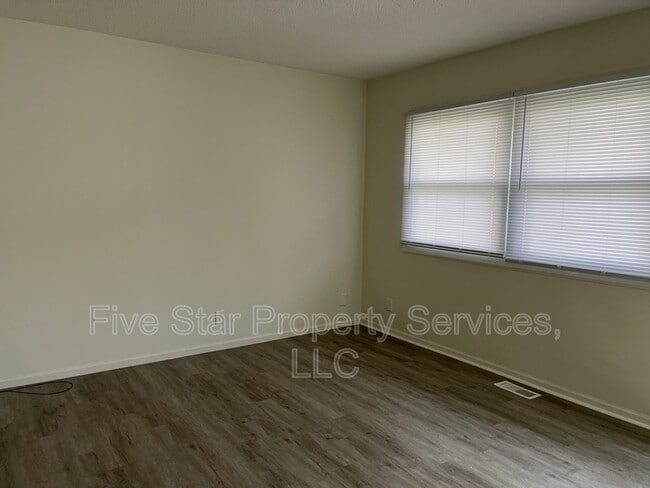 Building Photo - 404 E Madison St