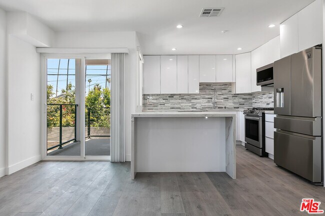 Building Photo - 1424 S Redondo Blvd