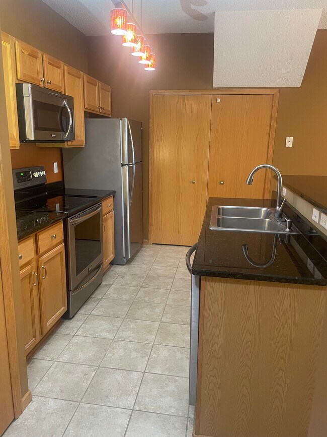 Foto del edificio - 8333 Kimball Dr
