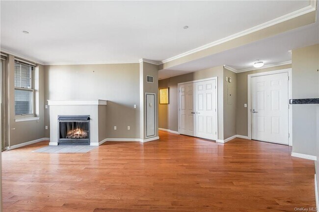 Building Photo - 300 Mamaroneck Ave