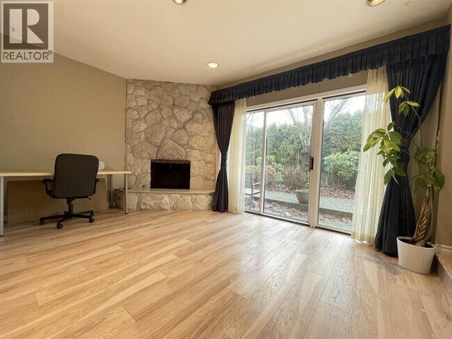 Photo du bâtiment - 6560 Lynas Ln