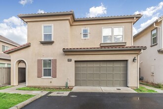 Building Photo - 1007 Golden Sunray Terrace