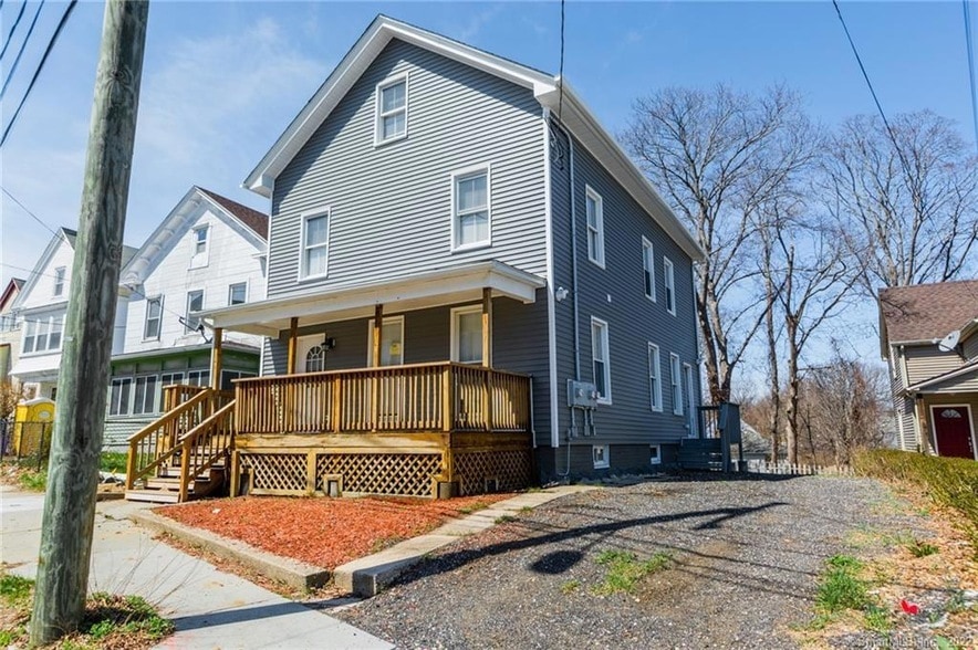 Primary Photo - 31 Willetts Ave