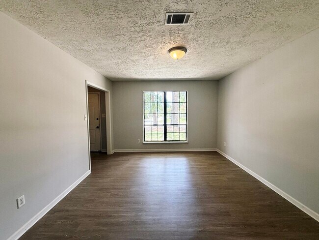Foto del edificio - 539 Pheasant Run Dr