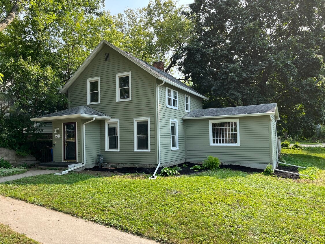 241 E Mill St, Owatonna, MN 55060 House Rental in Owatonna, MN