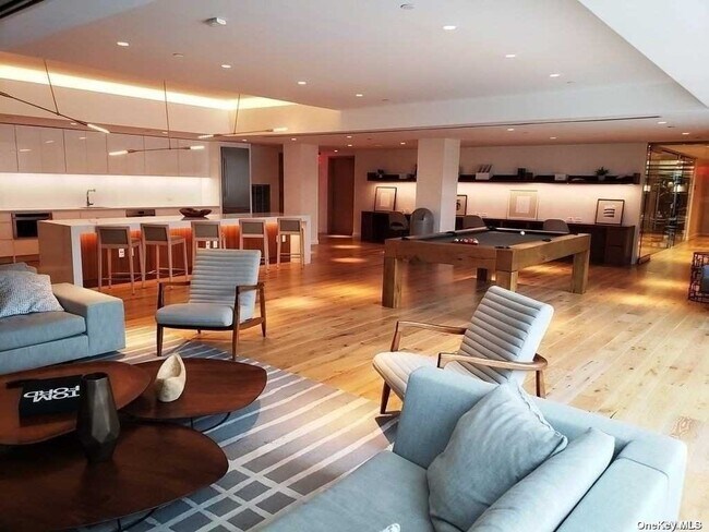 Foto del edificio - 13835-138-39 39th Ave