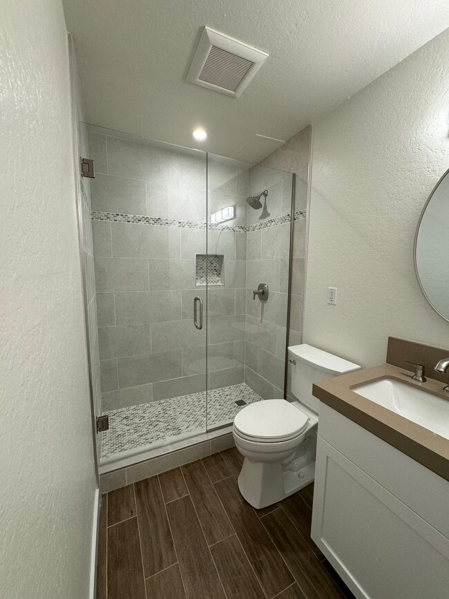 Building Photo - 208 Oswego Ave