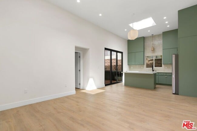 Building Photo - 8589 Rugby Dr