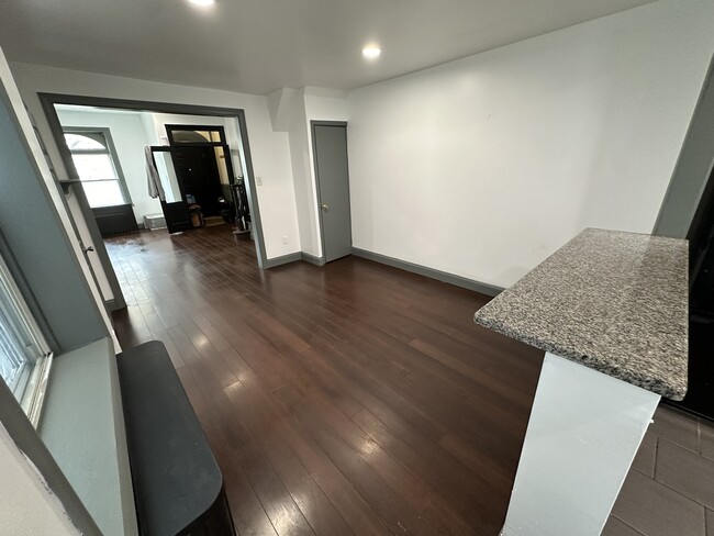Building Photo - 1250 N 29th St