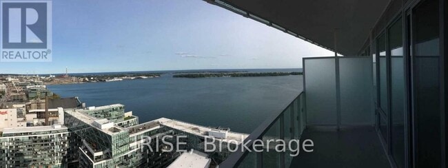 Building Photo - 15 Queens Quay E