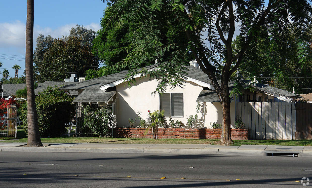 Building Photo - 1313 S Anaheim Blvd