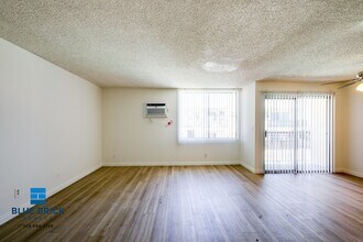 Building Photo - 5452 Corteen Pl